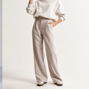 Abercrombie & Fitch Tailored Wide Leg Pant